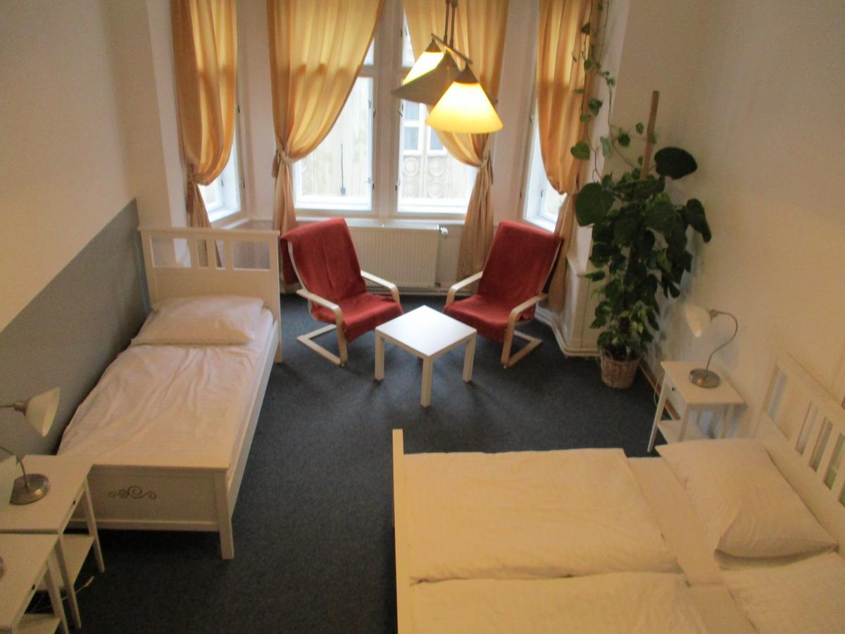 Franz Kafka Hostel *